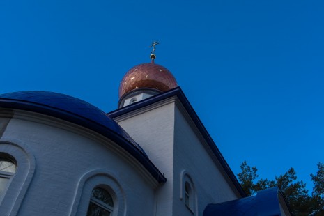 Утро у Александро-Невского храма в Красноармейске, сентябрь 2014
