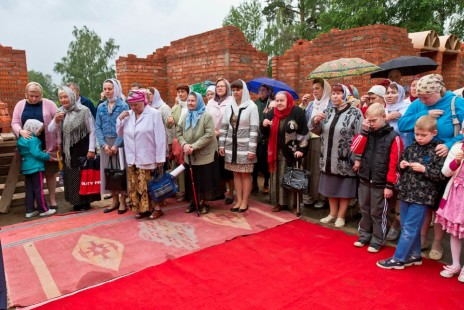 Архиепископ Можайский Григорий совершил чин основания Александро-Невского храма в Красноармейске