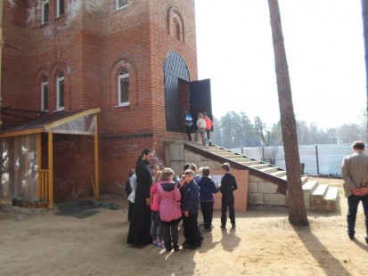 Посещение Александро-Невского храма воспитанниками городских школ, апрель 2014 года