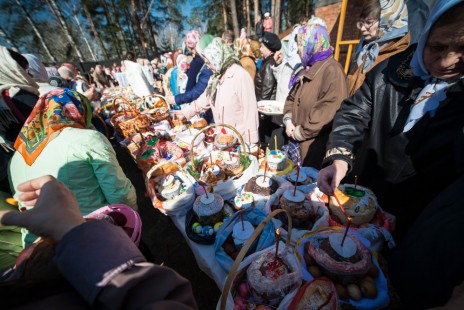 Великая Суббота в Александро-Невском храме Красноармейска, освящение куличей, апрель 2014 года