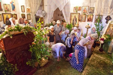 Троица, коленопреклонные молитвы, Александро-Невский храм Красноармейска, июнь 2014 года