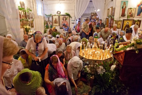Троица, коленопреклонные молитвы, Александро-Невский храм Красноармейска, июнь 2014 года