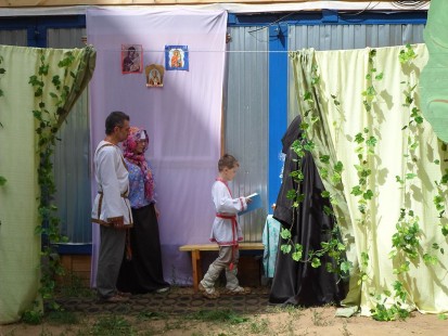 Детский спектакль в день памяти Сергия Радонежского, Александро-Невский храм Красноармейска, июль 2014 года