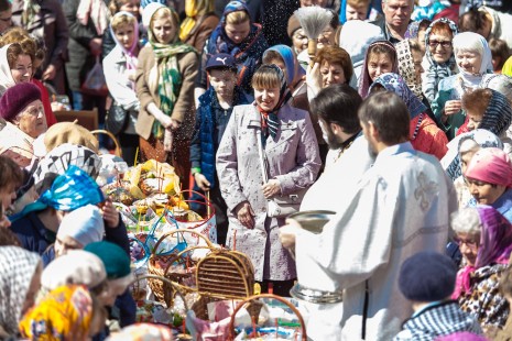 Освящение куличей, Великая Суббота в Александро-Невском храме, апрель 2016 года