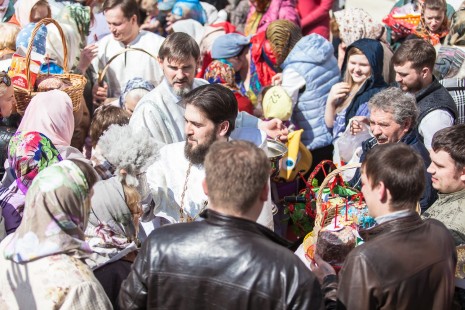Освящение куличей, Великая Суббота в Александро-Невском храме, апрель 2016 года