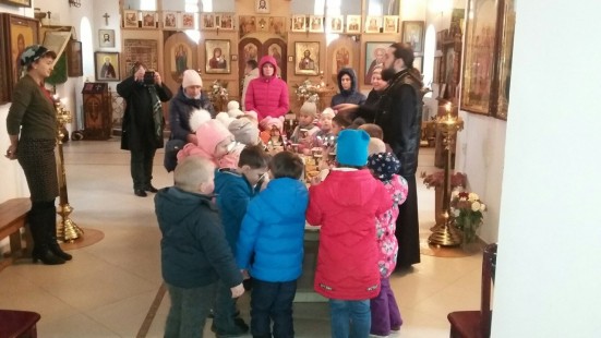 Дети на экскурсии в Александро-Невском храме, октябрь 2017 года