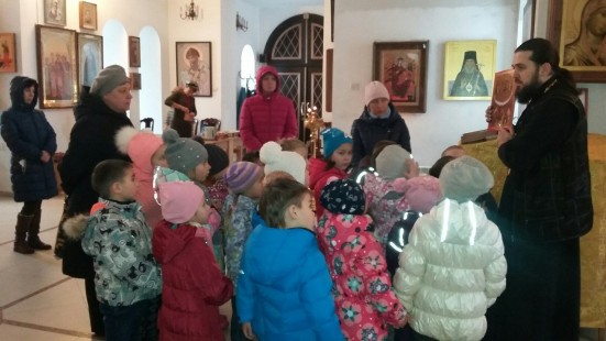 Дети на экскурсии в Александро-Невском храме, октябрь 2017 года