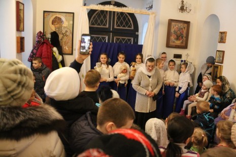 Детский Рождественский праздник в Александро-Невском храме Красноармейска, январь 2018 года