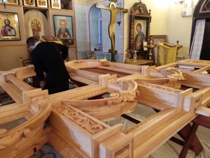 Установка иконостаса в верхнем приделе Александро-Невского храма, ноябрь 2019 года