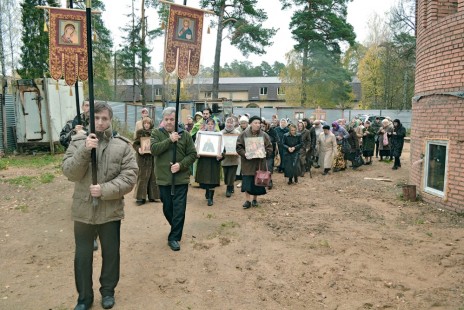 Крестный ход в день памяти Сергия Радонежского 8 октября 2012 года