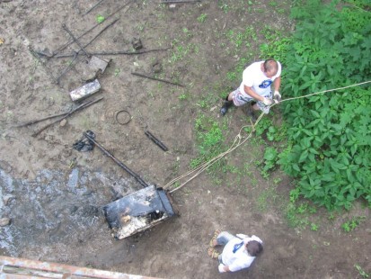 Очистка берегов Вори в Красноармейске, июнь 2013